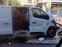 Đâm xe khủng bố kinh hoàng ở phố đi bộ Barcelona, ít nhất 93 người thương vong