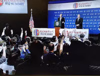 Toàn cảnh Tổng thống Mỹ Donald Trump rời cuộc họp thượng đỉnh, lên máy bay về nước