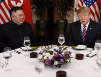 Toàn cảnh Tổng thống Mỹ Donald Trump rời cuộc họp thượng đỉnh, lên máy bay về nước
