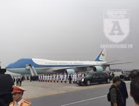 Toàn cảnh Tổng thống Mỹ Donald Trump rời cuộc họp thượng đỉnh, lên máy bay về nước