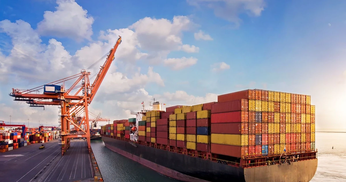 Nhập khẩu hàng hóa giảm lần đầu sau 6 tháng tăng liên tục