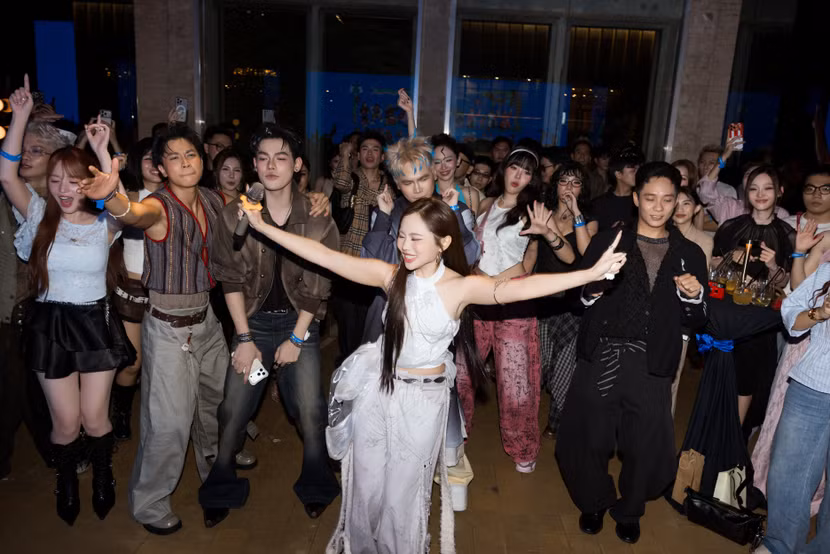 listening-party-album-dan-choi-dan-ca.jpg