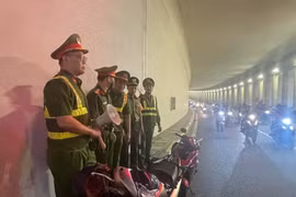 Kịp thời ngăn hành vi đốt pháo sáng trong hầm Kim Liên sau trận chung kết Việt Nam - Thái Lan