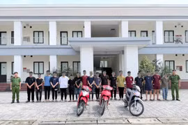 Khởi tố nhóm 'quái xế' mang hung khí gây náo loạn đường phố