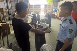 Tiếp tục phát hiện một công ty “độ” xe đạp điện thành xe máy điện
