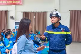 Hướng dẫn kỹ năng phòng cháy, cứu nạn cho hơn 100 cán bộ nhân viên môi trường