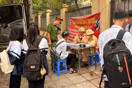 Tăng cường kiểm tra, xử lý vi phạm an toàn giao thông đối với học sinh, phụ huynh