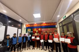 Mang theo hung khí gây rối trật tự công cộng, 12 đối tượng bị tạm giữ hình sự