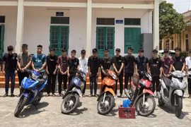 Khởi tố 16 đối tượng dùng hung khí truy đuổi, chặn xe đánh người