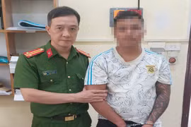Khống chế đối tượng cầm dao đuổi đánh người khác trên đường