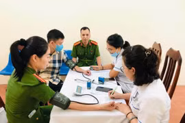Tạo đột phá trong công tác chăm sóc sức khỏe cán bộ, chiến sĩ và nhân dân