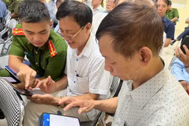 Vận động người dân cài đặt ứng dụng Hanoi Smart Police