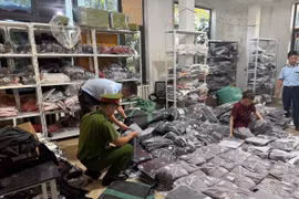 Phát hiện cơ sở kinh doanh hơn 2.500 sản phẩm quần áo giả mạo các thương hiệu nổi tiếng