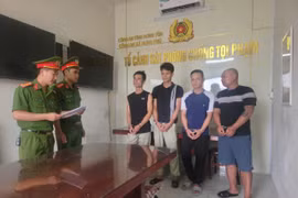 Khởi tố nhóm đối tượng mua bán, tổ chức sử dụng ma tuý
