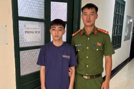 Vận động đối tượng bị truy nã ra đầu thú