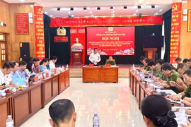 Đồng chí Duy Hoàng Dương, Trưởng Ban Pháp chế HDND Thành phố phát biểu tại hội nghị