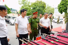Các đại biểu tham quan
