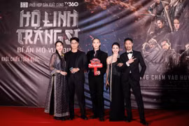 Johnny Trí Nguyễn chào đón vợ chồng Ngô Thanh Vân và dàn sao Việt trên thảm đỏ