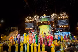 Dàn người đẹp quốc tế trình diễn mừng “Áo dài show” 10 tuổi tại Đà Nẵng