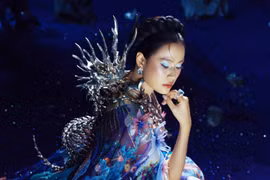 Hoàng Thuỳ Linh trở lại với MV “Thầy Dùi”