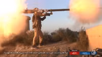 [ẢNH] Khốc liệt tại Syria, binh sĩ vác cả pháo không giật lên vai để khai hỏa
