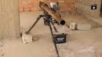 [ẢNH] Khốc liệt tại Syria, binh sĩ vác cả pháo không giật lên vai để khai hỏa