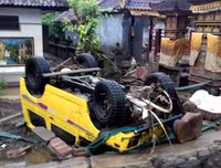 [Ảnh] Cận cảnh hiện trường tan hoang do sóng thần tấn công ở Indonesia