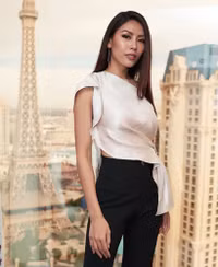 Nguyễn Thị Loan nổi bật bên dàn mỹ nhân Miss Universe 2017