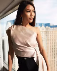 Nguyễn Thị Loan nổi bật bên dàn mỹ nhân Miss Universe 2017