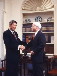 Cuộc đời Thượng nghị sĩ Mỹ John McCain - từ sỹ quan hải quân đến ứng viên Tổng thống
