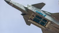 [ẢNH Vụ Su-57 Nga rơi: Trung Quốc ‘dìm hàng’ không thương tiếc, tranh thủ khoe J-20