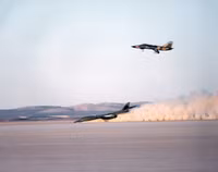 Những cú hạ cánh lỗi đầy tai hại của máy bay ném bom siêu âm B-1B Lancer
