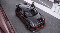 [ẢNH] Xe Mini phiên bản John Cooper Works Knights có gì khiến khách hàng chờ đợi