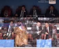[ẢNH] Biểu cảm kỳ lạ của ông Putin và Thái tử Saudi Arabia khi xem trận khai mạc World Cup