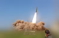 [ẢNH] Syria dùng tên lửa Nga tập kích, đoàn xe tăng Thổ Nhĩ Kỳ chạy tán loạn