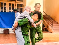 [Ảnh] Nữ Công an Thủ đô vui tươi, tình nguyện phục vụ nhân dân trong Chủ Nhật