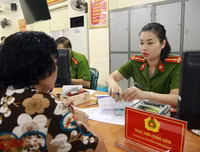 [Ảnh] Nữ Công an Thủ đô vui tươi, tình nguyện phục vụ nhân dân trong Chủ Nhật