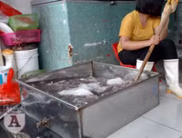 Hà Nội: Đột kích cơ sở nghi tẩy trắng bạch tuộc bằng hóa chất