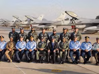 [ẢNH] F-16D Pakistan bị MiG-21 bắn hạ, phi công nhảy dù nhưng bị dân đánh chết vì nhầm?