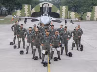 [ẢNH] F-16D Pakistan bị MiG-21 bắn hạ, phi công nhảy dù nhưng bị dân đánh chết vì nhầm?