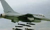 [ẢNH] F-16D Pakistan bị MiG-21 bắn hạ, phi công nhảy dù nhưng bị dân đánh chết vì nhầm?