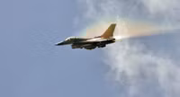 [ẢNH] Tiêm kích F-16 Mỹ 'rụng đầu', phi công may mắn sống sót