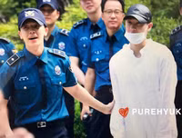 Donghae xuất ngũ trong vòng vây của người hâm mộ