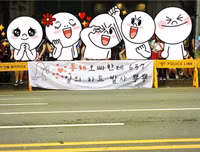 Donghae xuất ngũ trong vòng vây của người hâm mộ