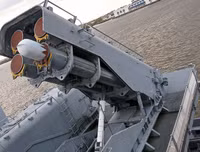 [ẢNH] Không phải 500 mà có tới 1000 tên lửa Tomahawk Mỹ hướng vào Syria sẵn sàng khai hỏa