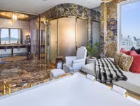 [ẢNH] Cận cảnh bên trong khách sạn St Regis, nơi lưu trú của ông Kim Jong-un