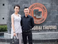 Phùng Bảo Ngọc Vân rạng rỡ làm giám khảo bên ca sĩ Đinh Mạnh Ninh