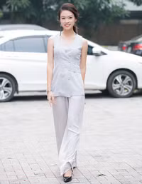 Phùng Bảo Ngọc Vân rạng rỡ làm giám khảo bên ca sĩ Đinh Mạnh Ninh