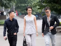 Phùng Bảo Ngọc Vân rạng rỡ làm giám khảo bên ca sĩ Đinh Mạnh Ninh