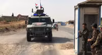 [ẢNH] Đoàn xe tuần tra của quân cảnh Nga tại Syria bị Mỹ đe dọa dùng vũ lực